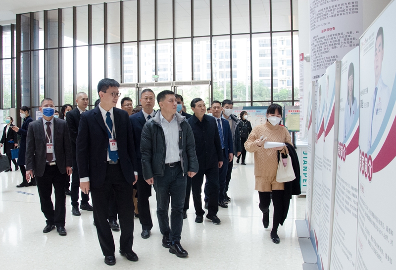 国家发展改革委社会司副司长孙志诚一行到中山一院广西医院（自治区人民医院东院）调研
